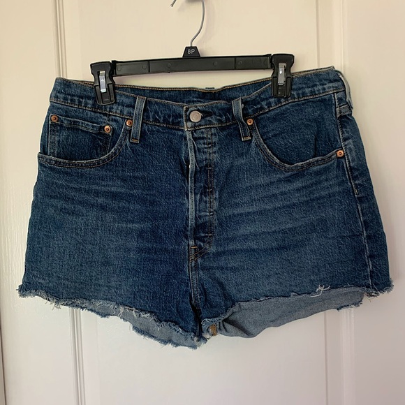 Levi’s 501 Original High Rise Dark Jean Shorts Cut Off Salsa Mood - Size 34 - Picture 3 of 15